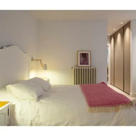 Great Location & 130m2! Guggenheim & Parking Apartment