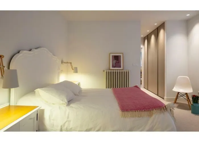 Great Location & 130m2! Guggenheim & Parking Apartment